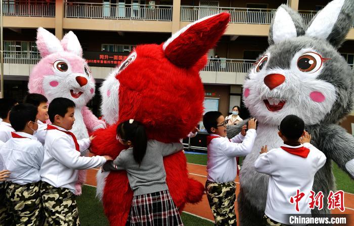 福州：小学生欢乐开启新学期