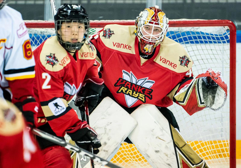 cwhl 加时赛夺珍贵一分 季后赛仅一步之遥